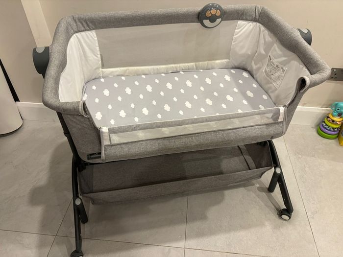 Nuby Sleep by me Crib- Co sleeper