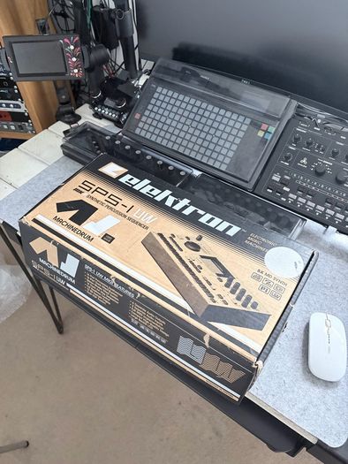 Elektron Machinedrum SPS-1UW+ MKII with Black Faceplate