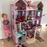 Large playhouse with 30 Barbies and accessories Image 2