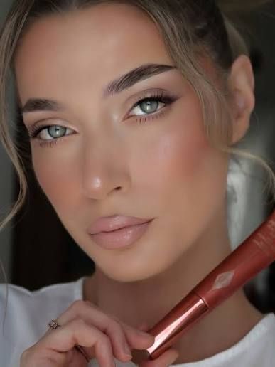 Charlotte Tilbury Glowgasm beauty light wand Pinkgasm, full size