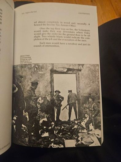 May 25 Burning Of The Custom House 1921. By Liz Gillis. Signed First Edition Paperback In Good Condition.  See Photos For Same.