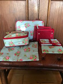 Pre-loved Boots 8 Rose Toiletry bags