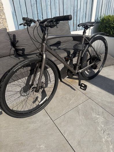 Not 1 but 2 giant hybrid bikes, excellent conditio