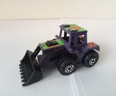 Matchbox Superfast 1976 Tractor Shovel Purple w/ Green & Orange Decals