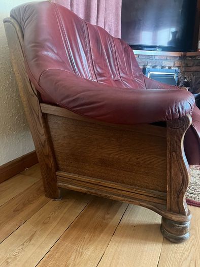 Leather & Walnut 3 piece Suite