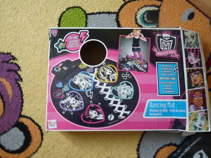 Dancing mat Monster High
