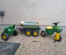 Ride on John Deere with trailer