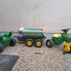 Ride on John Deere with trailer