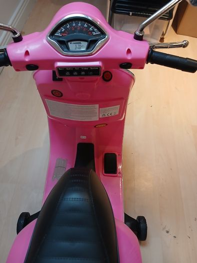 Kids pink Vespa in excellent condition!