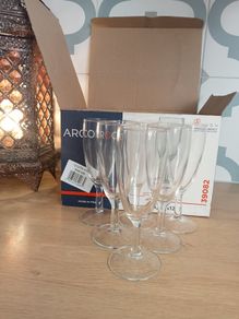 11 champagne glasses 145ml