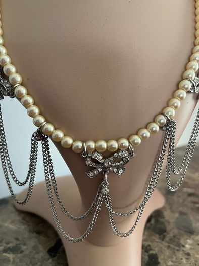 pearl necklace