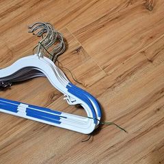 18 child hangers