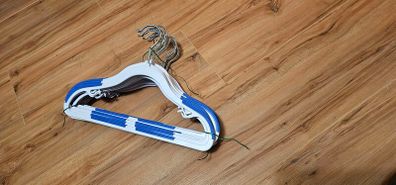 18 child hangers