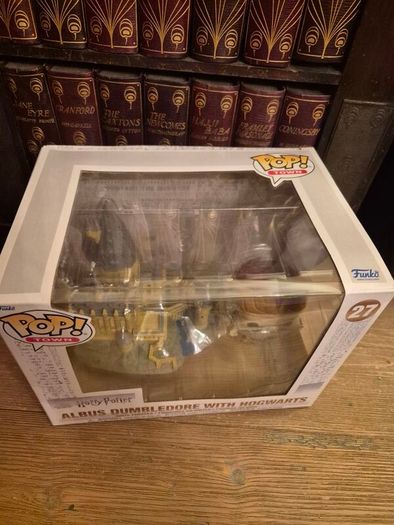 Funko Pop Town  Albus Dumbledore with Hogwarts 27 (Mint & Unopened)