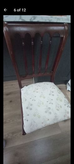 Mahogany Dining room table with 4 chairs and 2 carvers