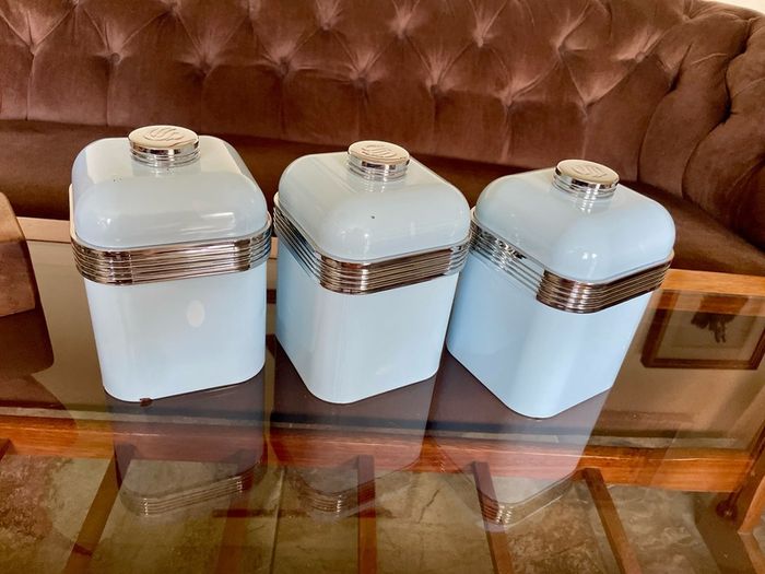 3 Swan Retro Enamel Airtight Storage Containers Powder Blue 1 litre