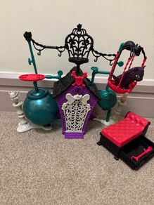 Monster High SECRET CREEPERS CRYPT Doll Playset Pet Cat Crescent Sound Clawdeen
