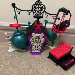 Monster High SECRET CREEPERS CRYPT Doll Playset Pet Cat Crescent Sound Clawdeen