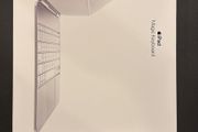 iPad Pro 13-inch M4 (2024 MAGIC KEYBOARD) British English WHITE Brand New Sealed 1 Year Warranty