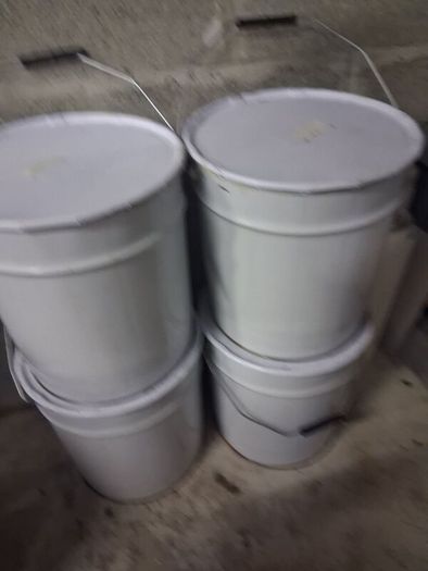 4 20 Litres Of Black Roof Paint Cost 600 sell 300