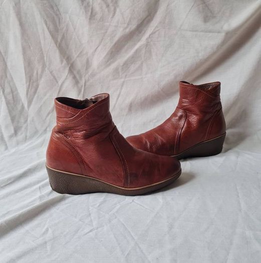 ecco  brown leather boots Size 4 eu 37 zip up in excellent condition
