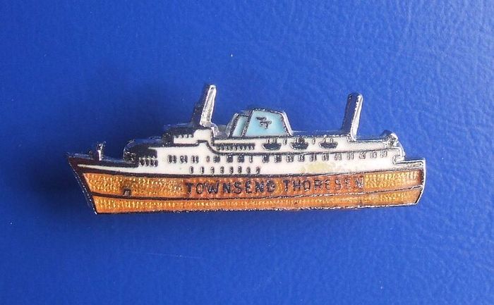 TOWNSEND THORESEN (European cross channel car ferries) - a souvenir/merchandise enamelled badge (c.1970s)