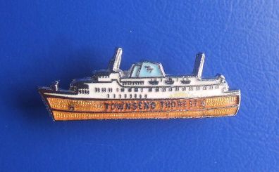 TOWNSEND THORESEN (European cross channel car ferries) - a souvenir/merchandise enamelled badge (c.1970s)