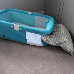 chicco travel cot with folding mattress