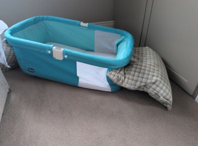 chicco travel cot with folding mattress