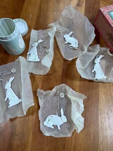 Maileg metal hand painted set of 5 rabbits in gift box .