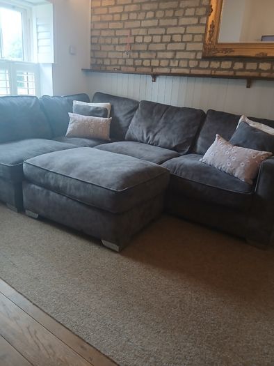 Corner suite