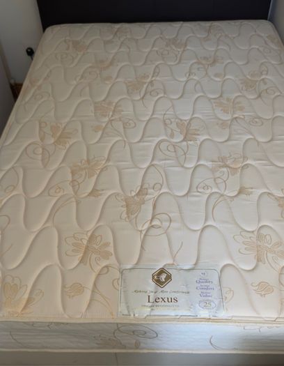 Double bed 4 ft 6 in