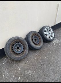 BMW wheel size 17 no cracks, the black ones are size 15