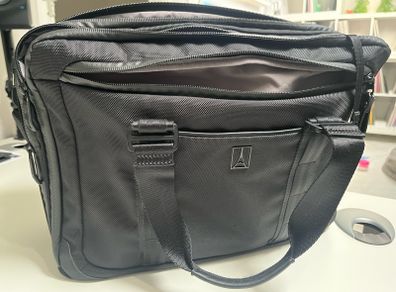 Travelpro Altitude expansion briefcase