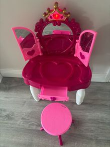 toy dressing table