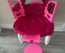 toy dressing table