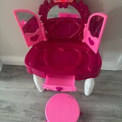toy dressing table