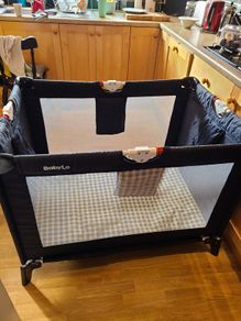Travel cot/playpen