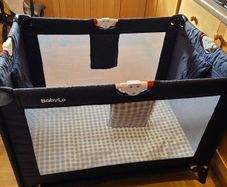 Travel cot/playpen