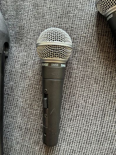 SM58s, mic stands