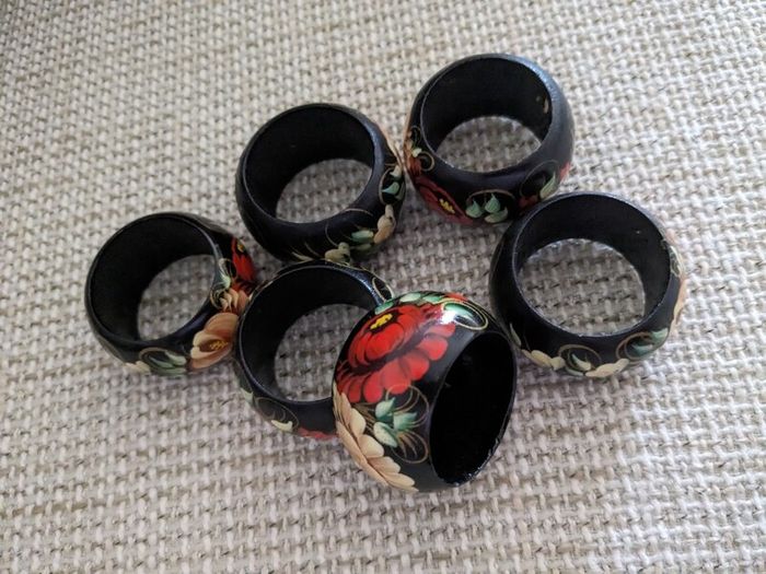 Six napkin rings