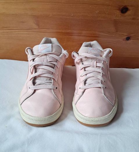 nike court royal Size 8 eu 48.5 pink in great condition