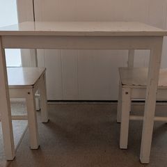 Kids table and chairs