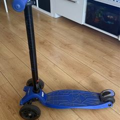 Micro Maxi Plus 3 Wheel Scooter with LED Wheels Blue