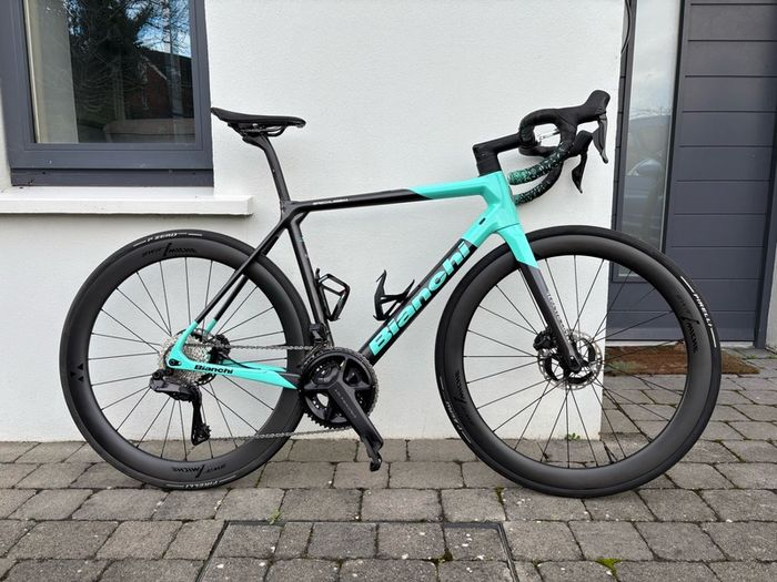 Bianchi Specialissima Disc (2021) - Ultegra Di2