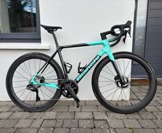 Bianchi Specialissima Disc (2021) - Ultegra Di2