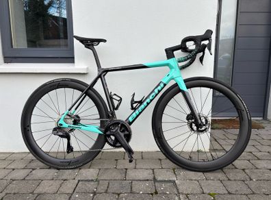 Bianchi Specialissima Disc (2021) - Ultegra Di2