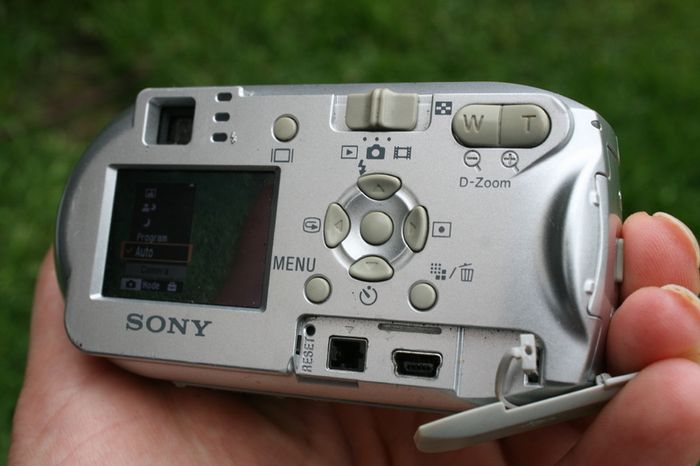Sony Cybershot DSC-P41 4.1MP Digital Camera Silver MPeg Movie VX Smart Zoom Test