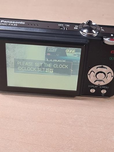 PANASONIC LUMIX FX35 digital camera 10.1MP megapixels boxed with battery charger memory card and case