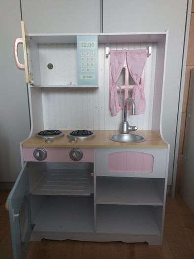 Play kitchen